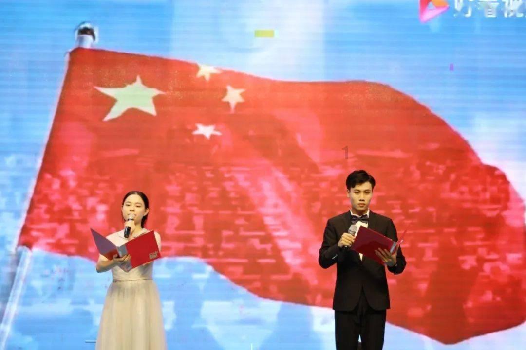 怎么与女同事相处愉快？游戏画面